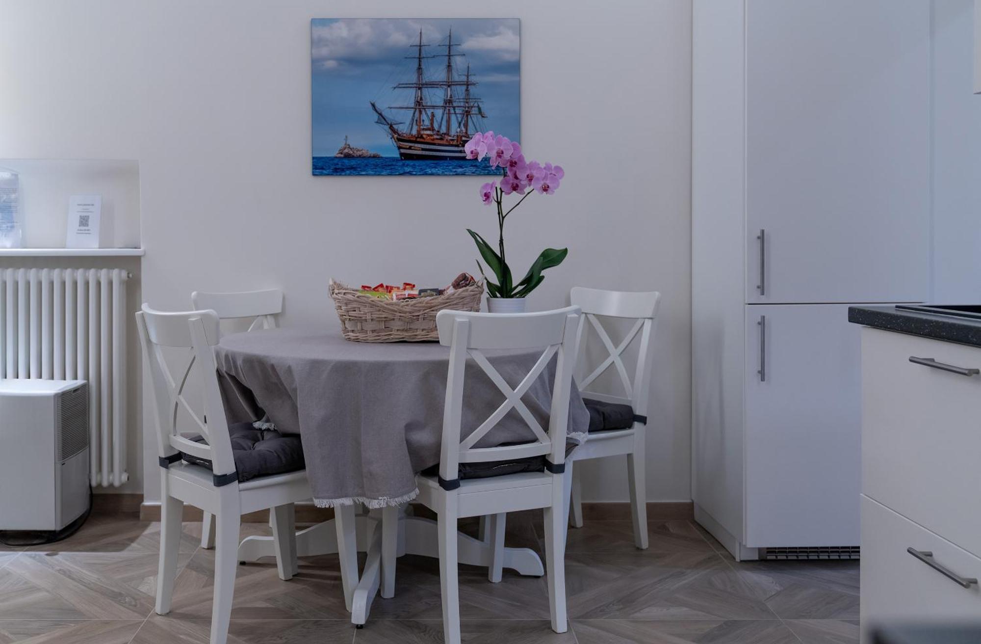 Ferienwohnung Insula Lubrensis Flat Massa Lubrense Exterior foto